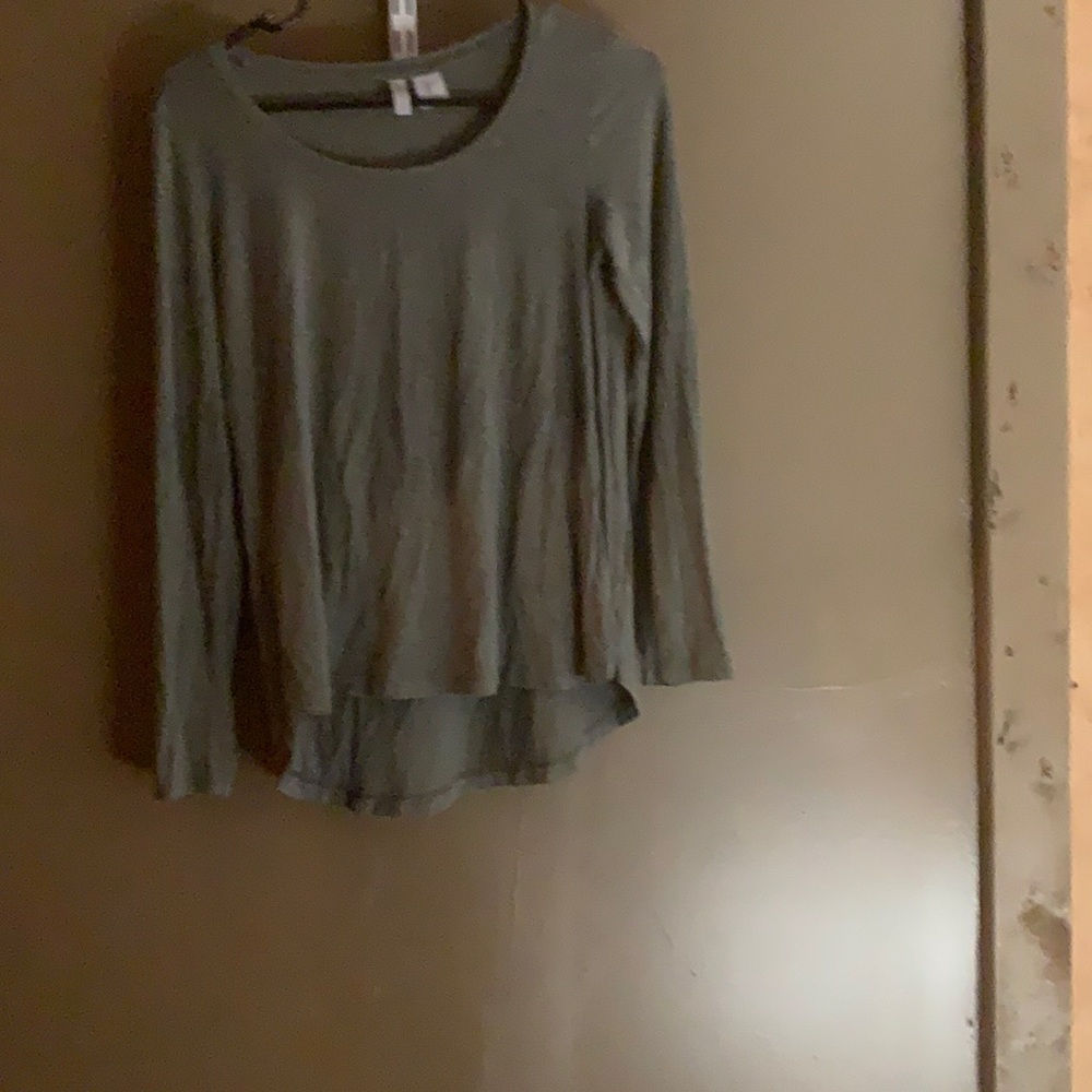 Gray-ish/Green long sleeve shirt